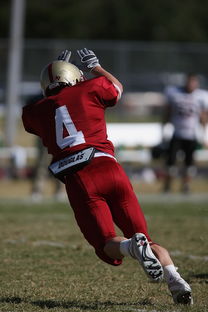 九游娱乐入口-球队是否通过边路连续推进撕裂密集防守线路